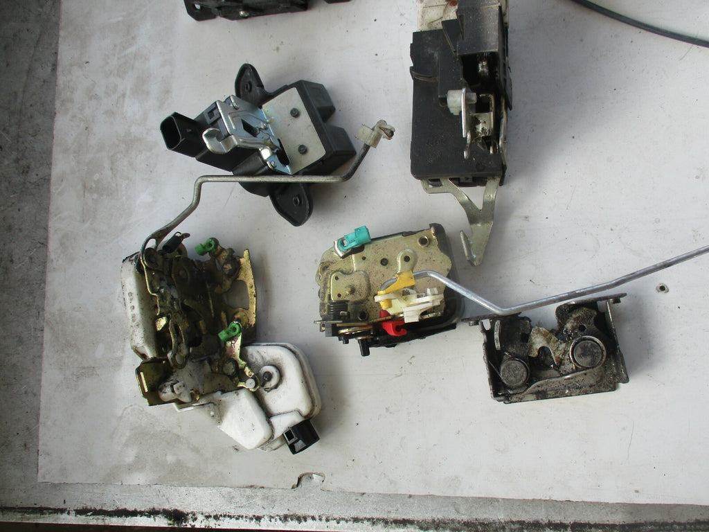 UNKNOWN CAR DOOR & BOOTLID TAILGATE LOCK MECHS JOB LOT