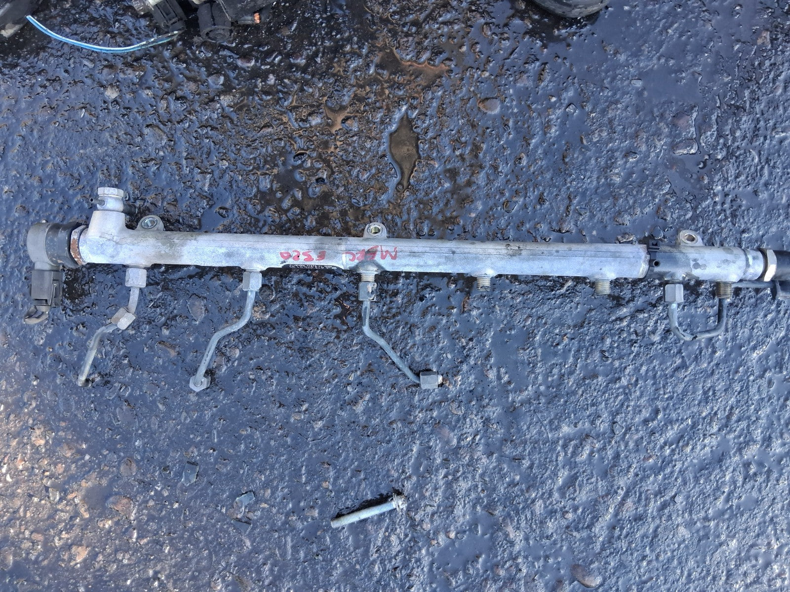 2004 MERCEDES BENZ E CLASS W211 E320 DIESEL INJECTOR RAIL A6130700195