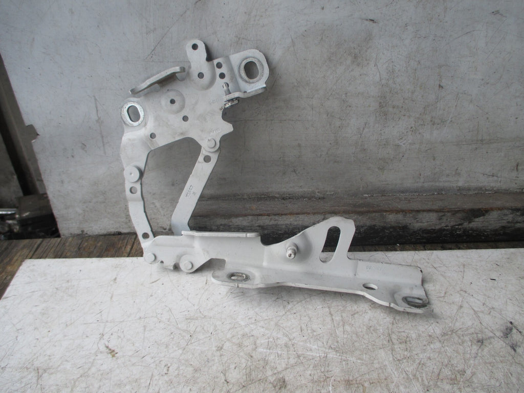 BMW 1 SERIES F20 LCI 2015 DRIVER SIDE FRONT BONNET HINGE 7336700