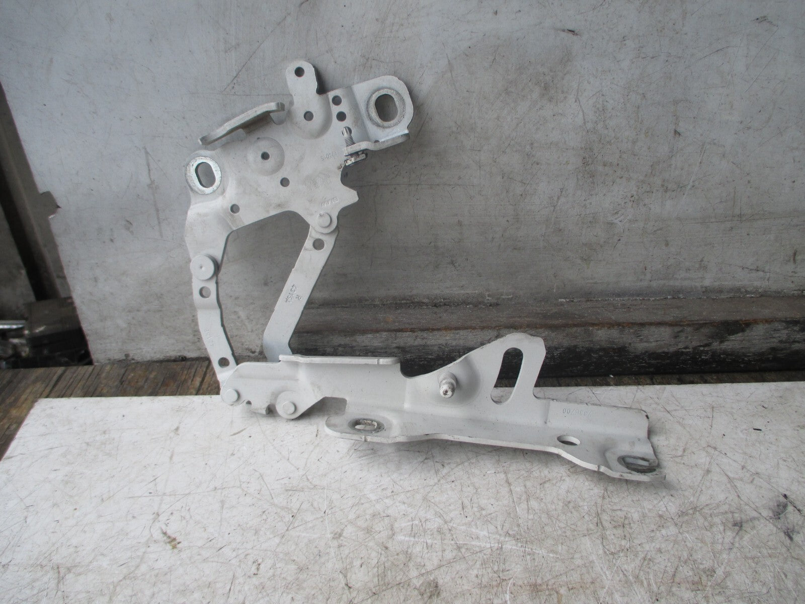 BMW 1 SERIES F20 LCI 2015 DRIVER SIDE FRONT BONNET HINGE 7336700