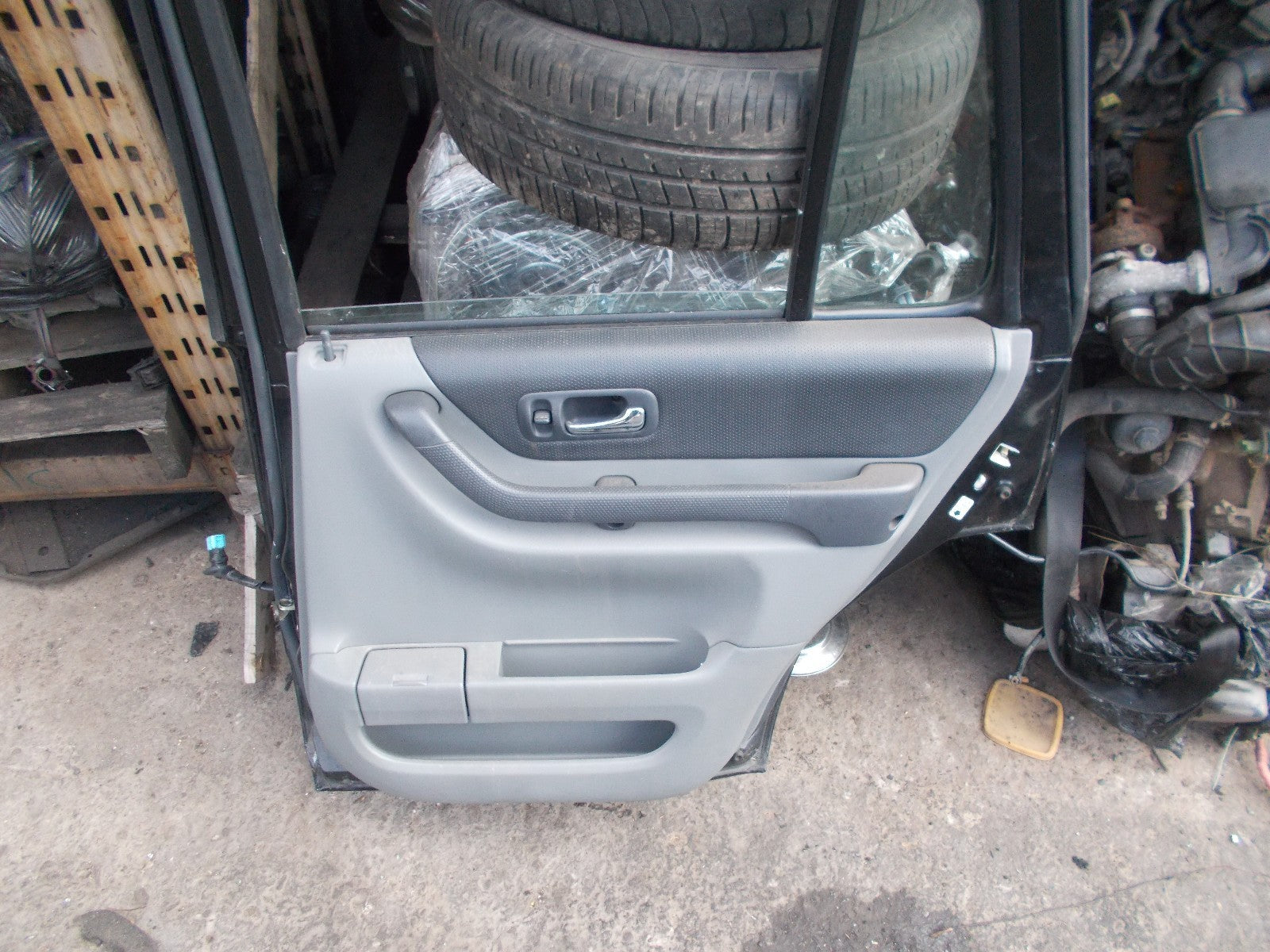 HONDA CRV CR-V MK1 2001 OFF SIDE REAR DOOR DRIVER SIDE REAR DOOR BLACK