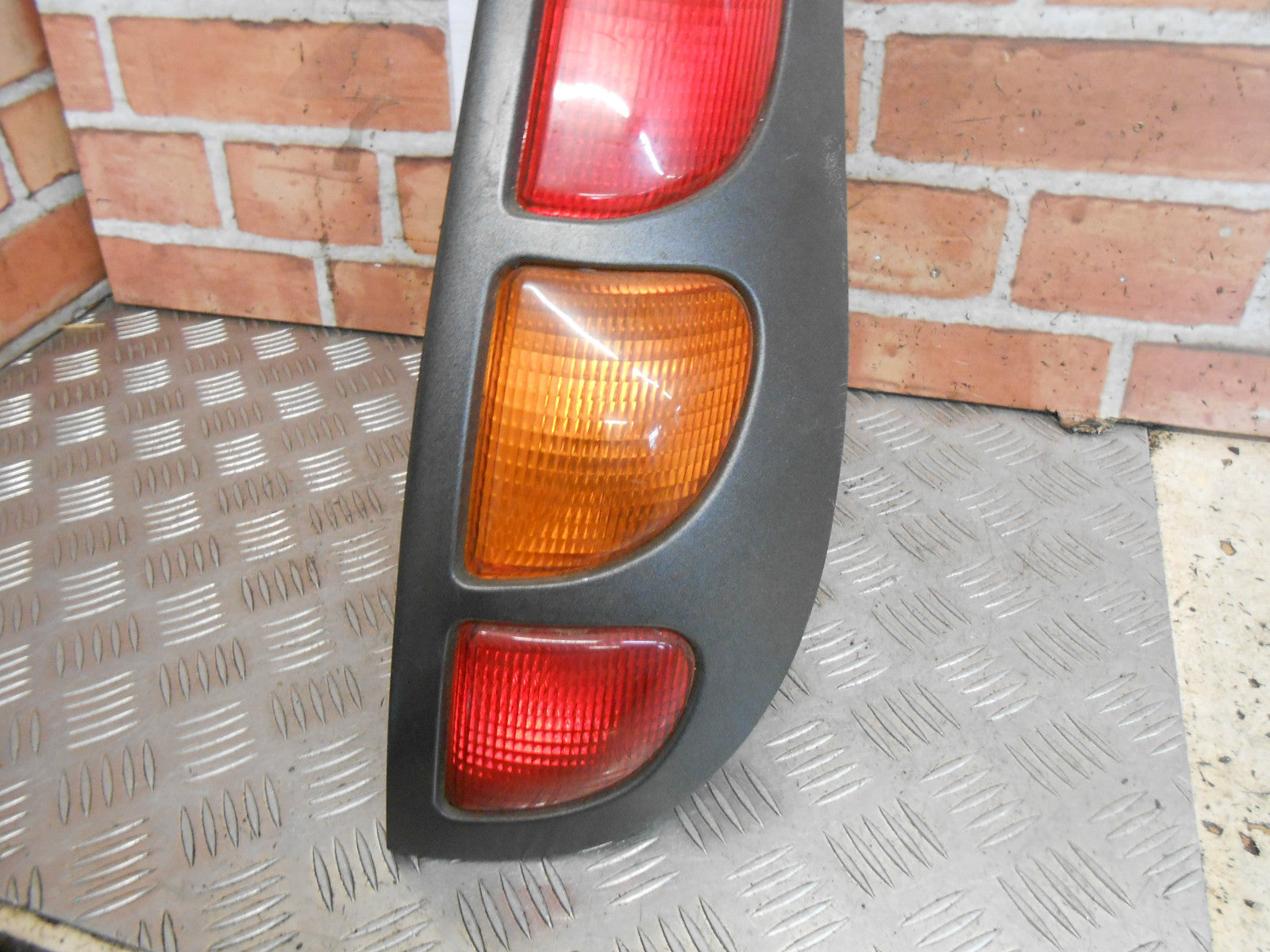 FIAT MAREA WEEKEND ESTATE 2001 OSR DRIVER SIDE REAR BRAKE LIGHT ASSEMBLY