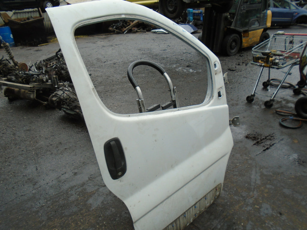 VAUXHALL VIVARO MK1 2011 OSF DRIVER SIDE FRONT DOOR WHITE