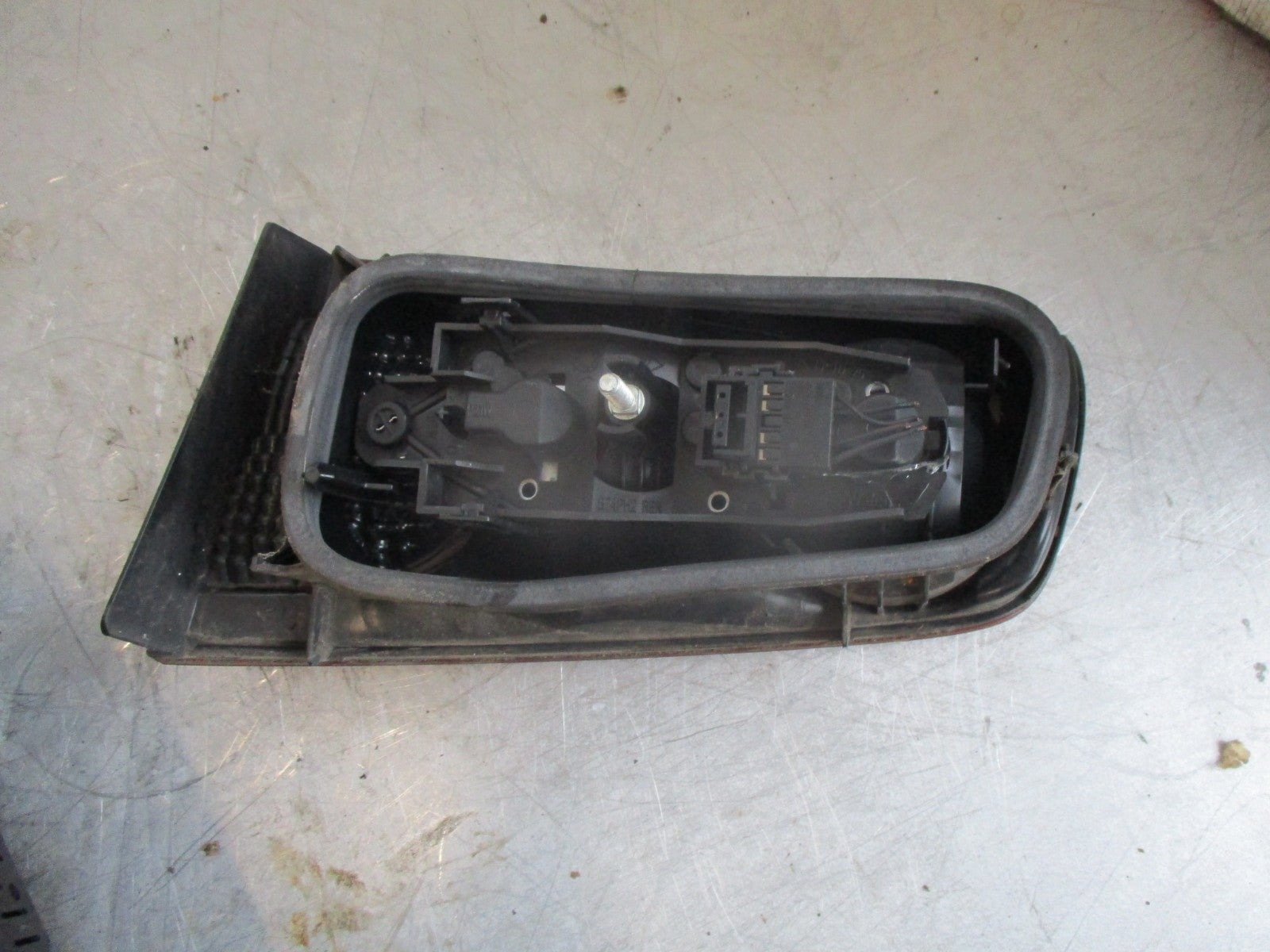 RENAULT LAGUNA MK2 2007 FACELIFT NSR PASSENGER REAR INNER BOOT LID TAIL LIGHT
