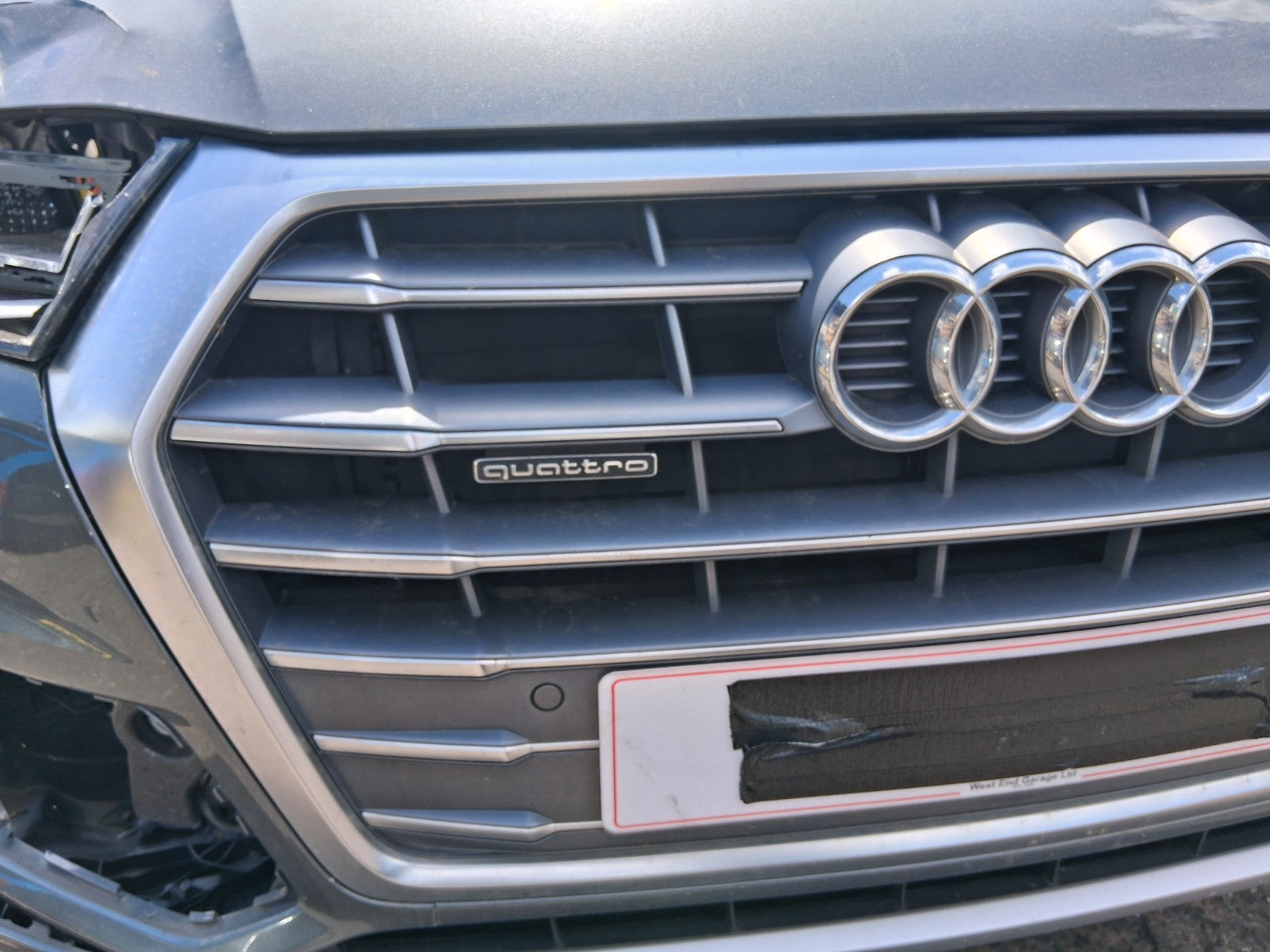 2019 AUDI Q5 FY FRONT BUMPER CENTER GRILL WITHOUT PDC SENSOR