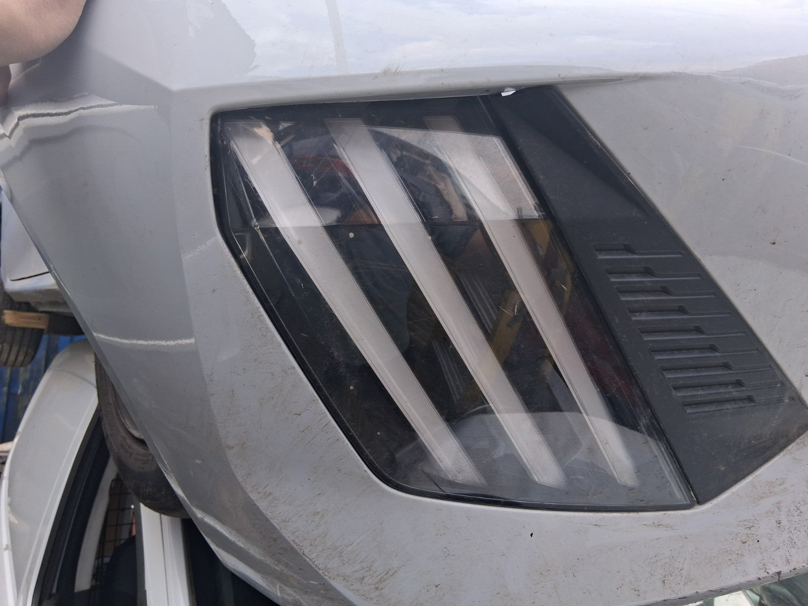 PEUGEOT 208 MK2 2025 FACELIFT OSF DRIVER SIDE FRONT DRL LED 9851053980