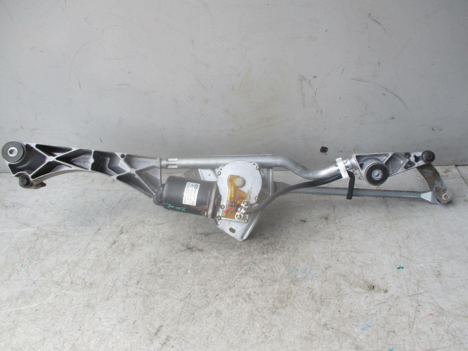 2002 MERCEDES C CLASS COUPE CL203 FRONT WIPER MOTOR AND LINKAGE A2038200442