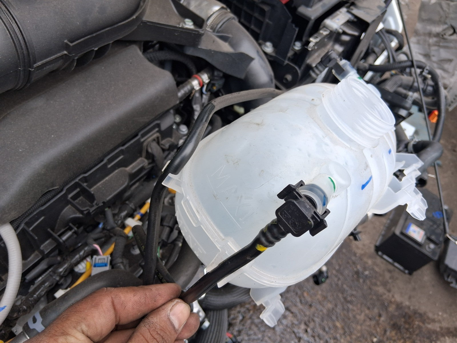 2024 RENAULT TRAFIC X82 2.0 DIESEL COOLANT OVERFLOW TANK WITHOUT LID 217105057R