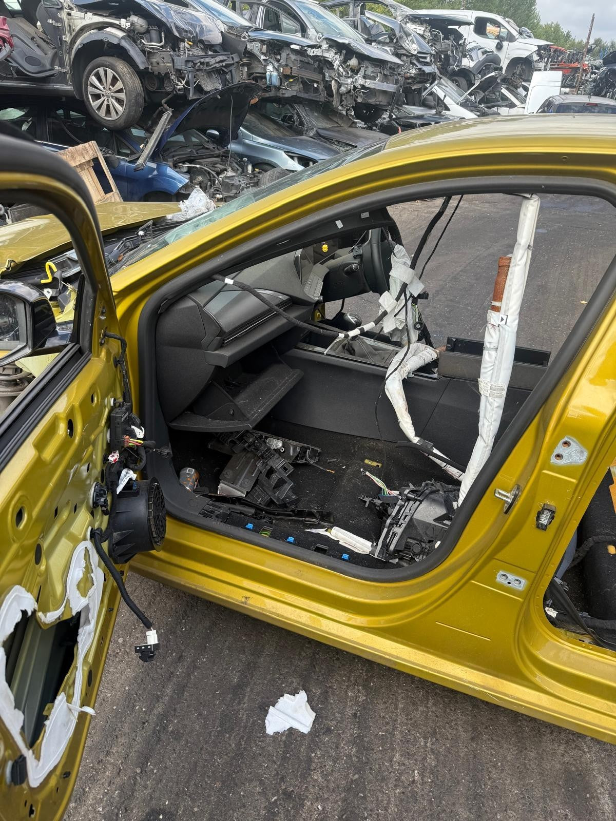 2023 VAUXHALL ASTRA L MK8 PASSENGER FRONT QUARTER CHASSIS LEG CUT YELLOW  ERV