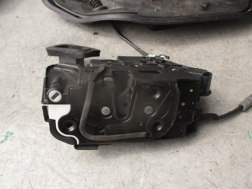 2016 VOLKSWAGEN POLO NSF PASSENGER FRONT DOOR LOCK & HANDLE 5K2837015D 5N0839885