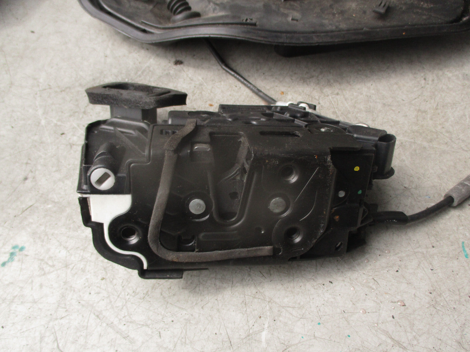 2016 VOLKSWAGEN POLO NSF PASSENGER FRONT DOOR LOCK & HANDLE 5K2837015D 5N0839885