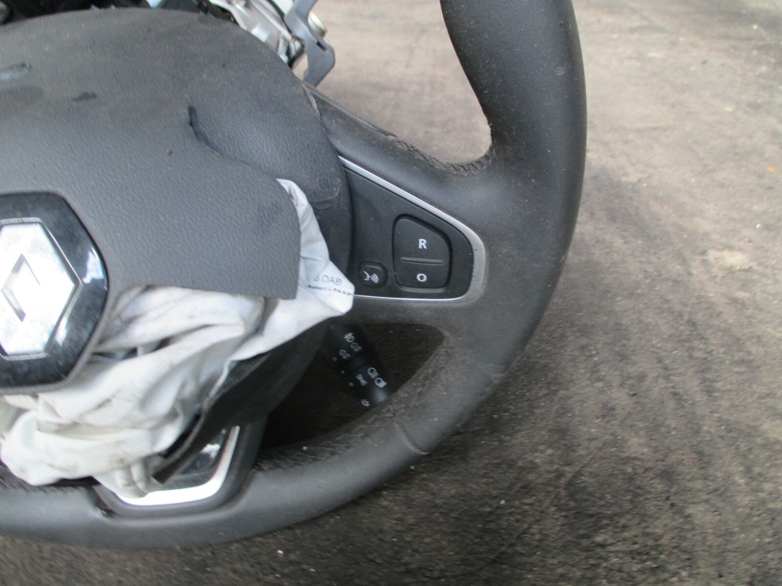 RENAULT CLIO MK4 STEERING COLUMN WITH STEERING WHEEL
