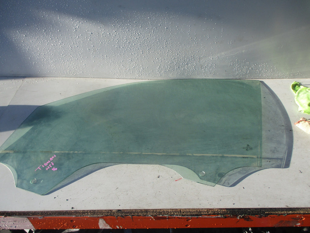 VW TIGUAN 2016 NSF PASSENGER SIDE FRONT WINDOW GLASS