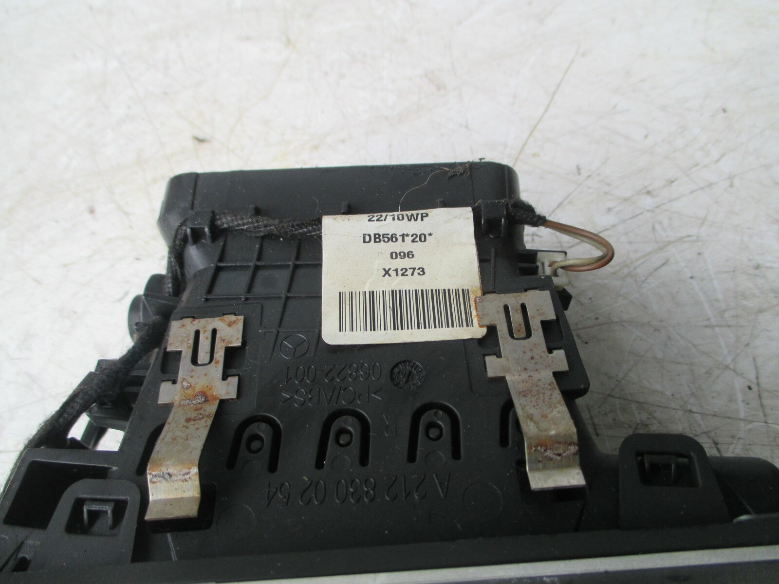 MERCEDES E CLASS W212 2010 OS DRIVER SIDE FRONT AIR VENT A2128300254