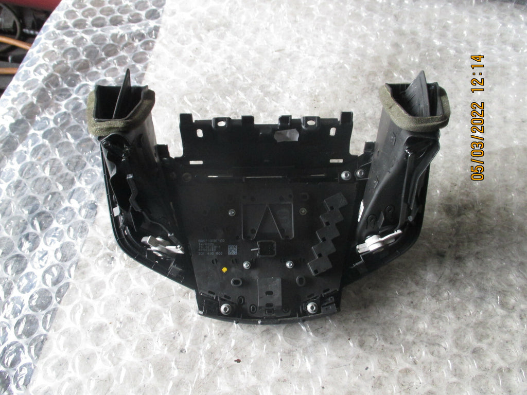 FORD FIESTA 2011 MK7 CENTRE DASH STEREO SYSTEM AND AIR VENTS 8A61T18K811