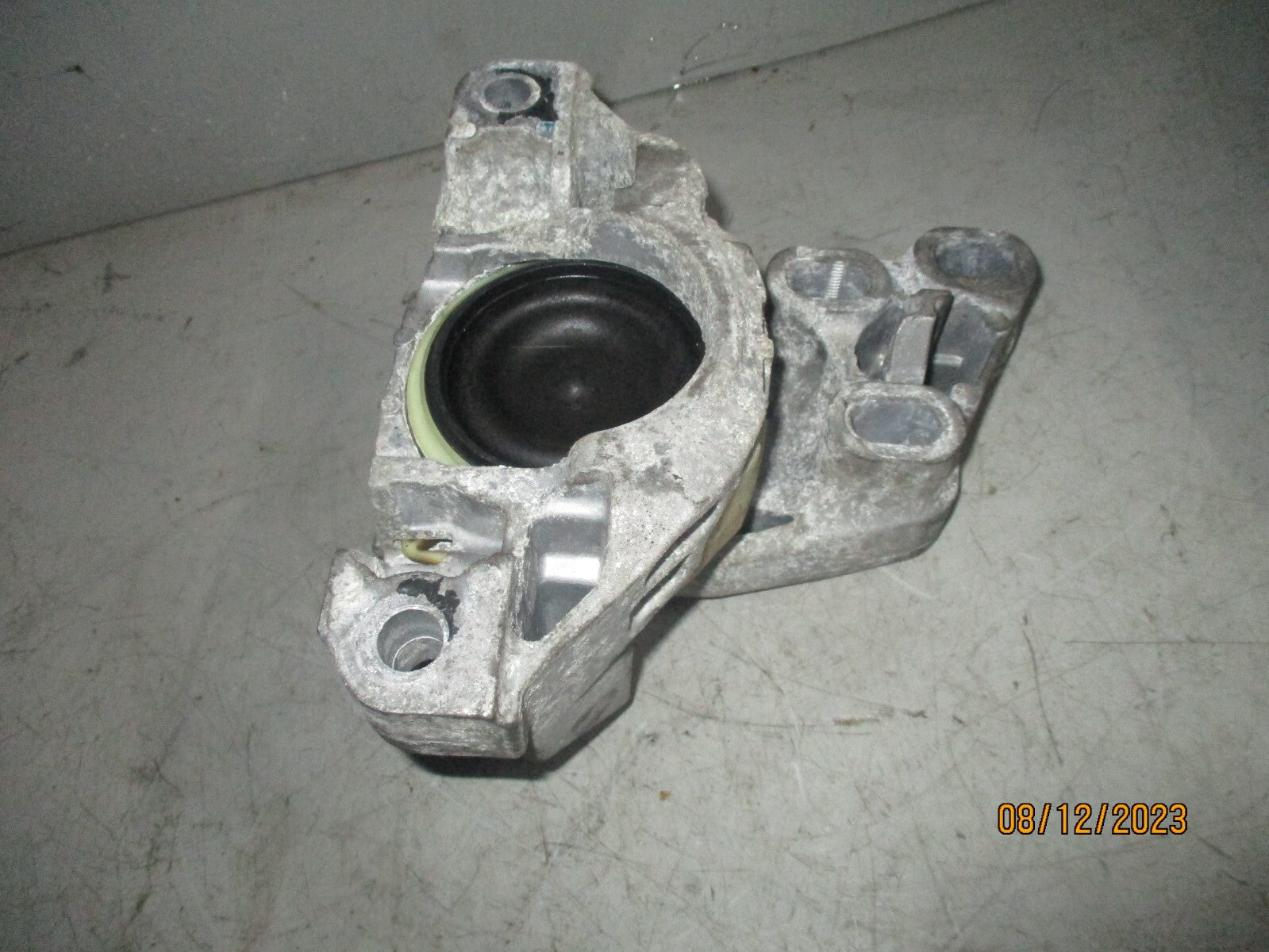 MERCEDES BENZ CLA 2017 1.6 PETROL PASSENGER SIDE ENGINE MOUNT 2462400217
