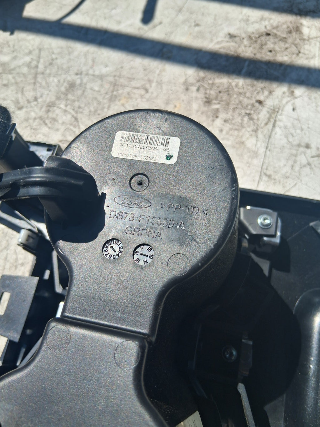 2018 FORD MONDEO CENTRE CONSOLE CUP HOLDER DS73F13560A