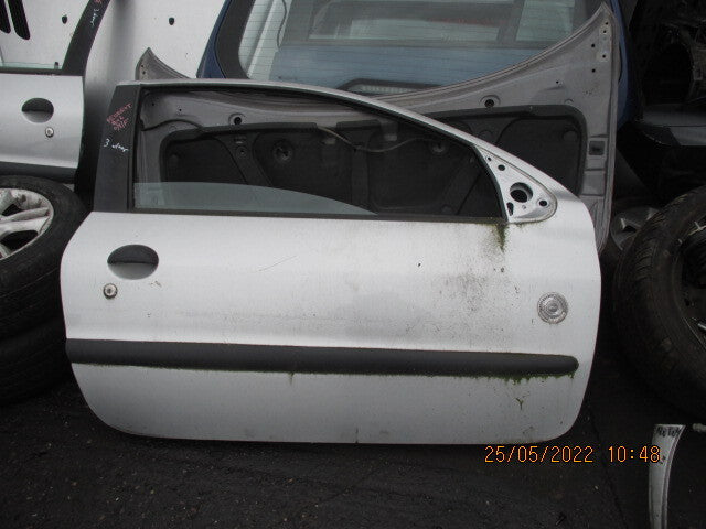 PEUGEOT 206 2005 3 DOOR OSF DRIVER SIDE COMPLETE DOOR SILVER