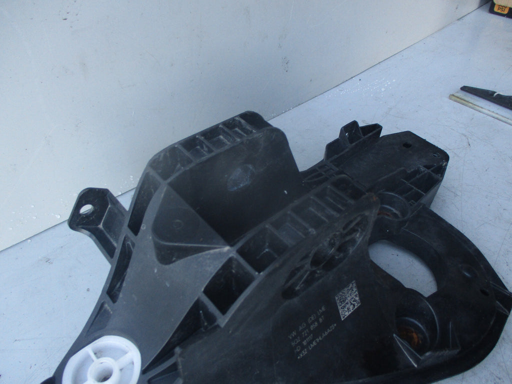 VOLKSWAGEN GOLF MK7 BRAKE PEDAL BRACKET ONLY 5Q2721058BT