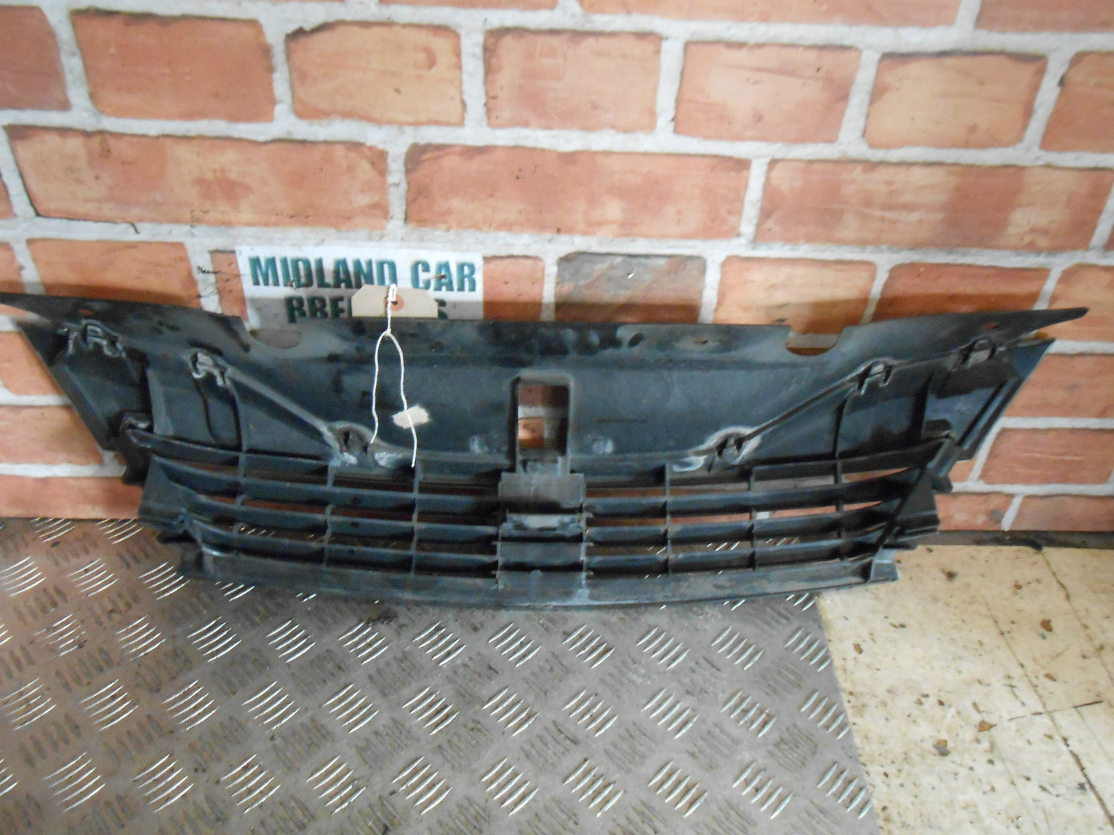 RENAULT LAGUNA MK2 2001 FRONT BUMPER AIR INTAKE GRILL 8200012581