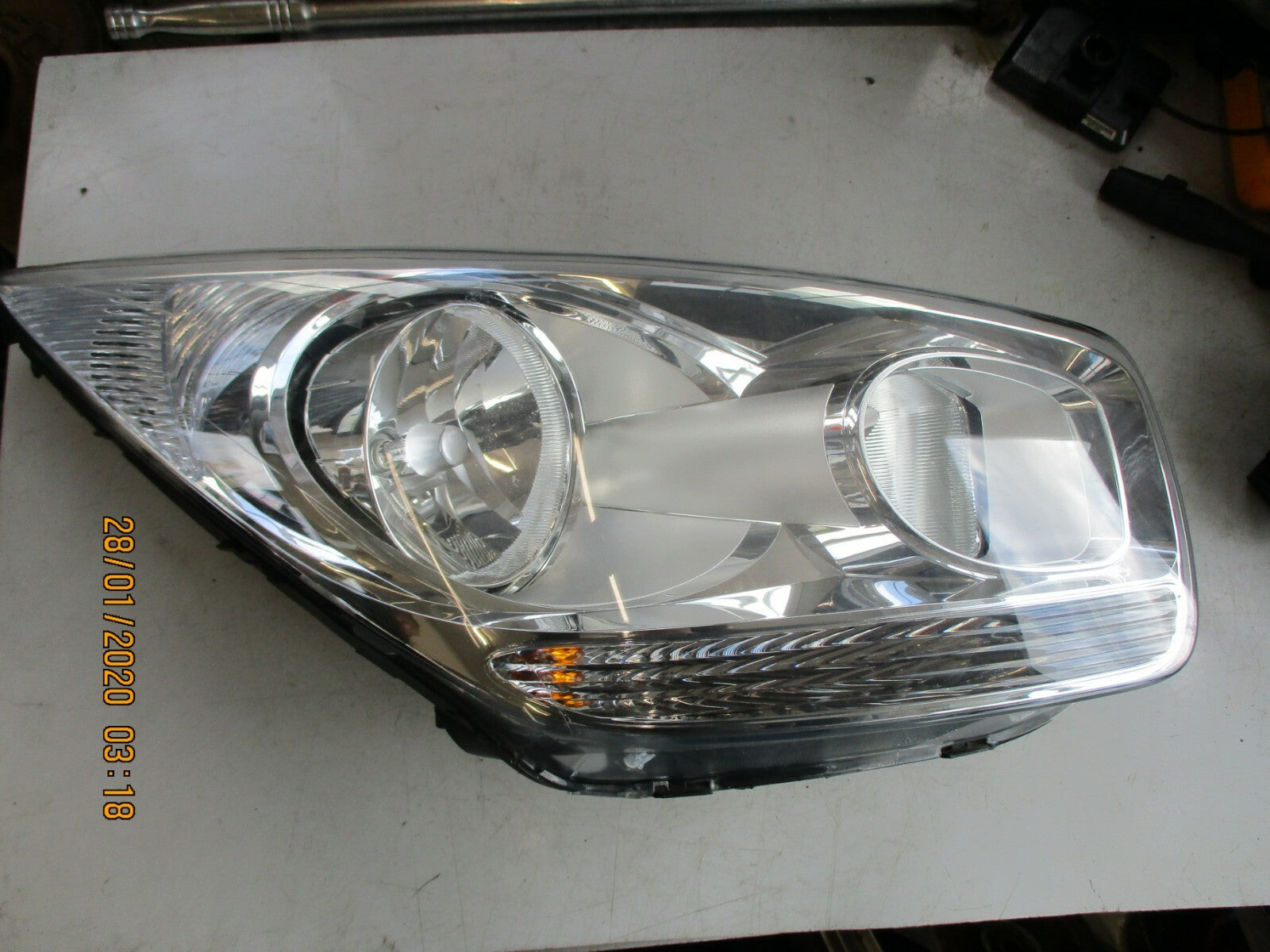 KIA VENGA MK1 2018 FACELIFT OS DRIVER SIDE HEADLIGHT HEADLAMP 1P92104000 DAMAGED
