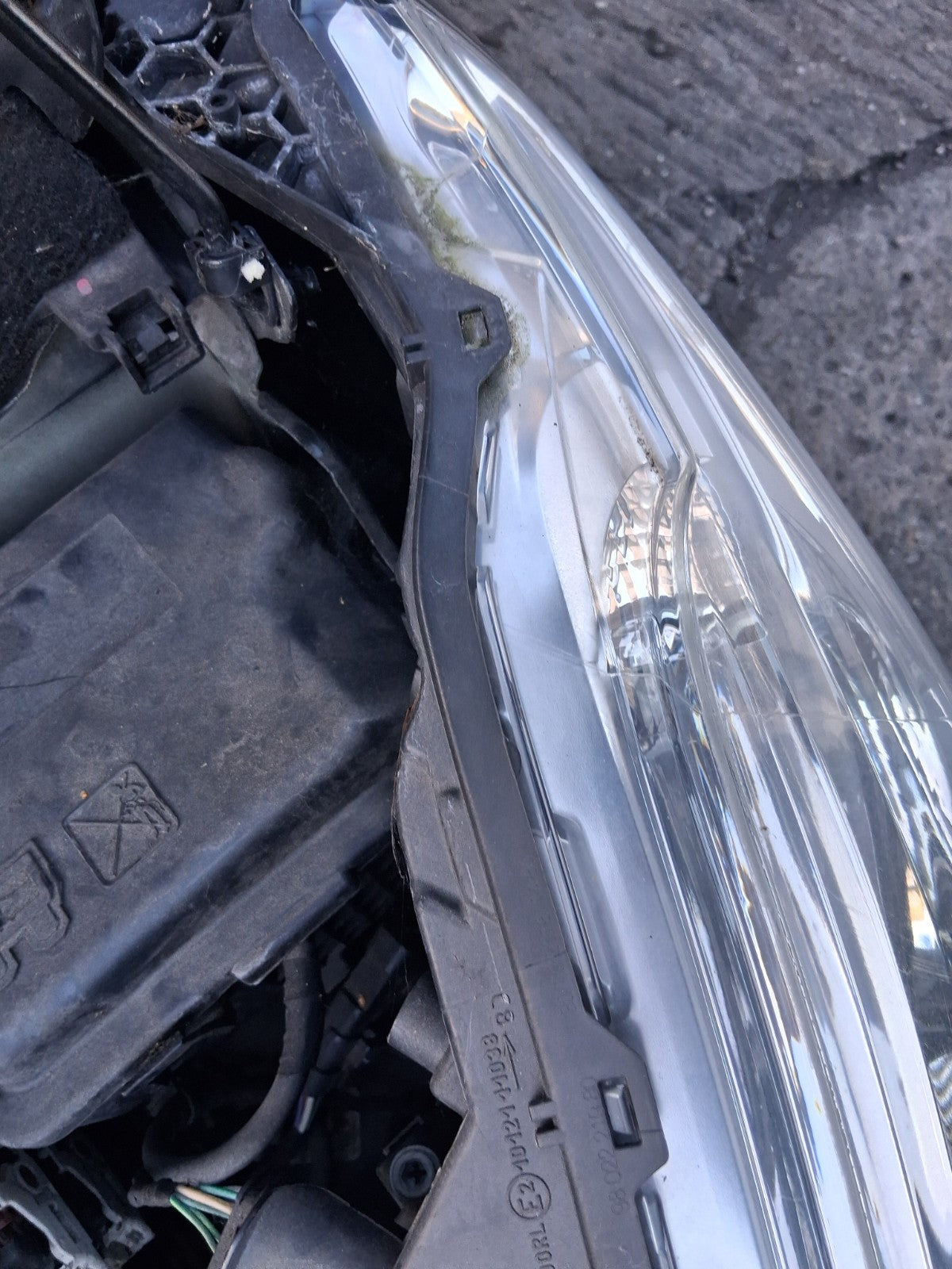 2014 PEUGEOT 208 NSF PASSENGER SIDE FRONT LEFT HEADLIGHT 9802221980