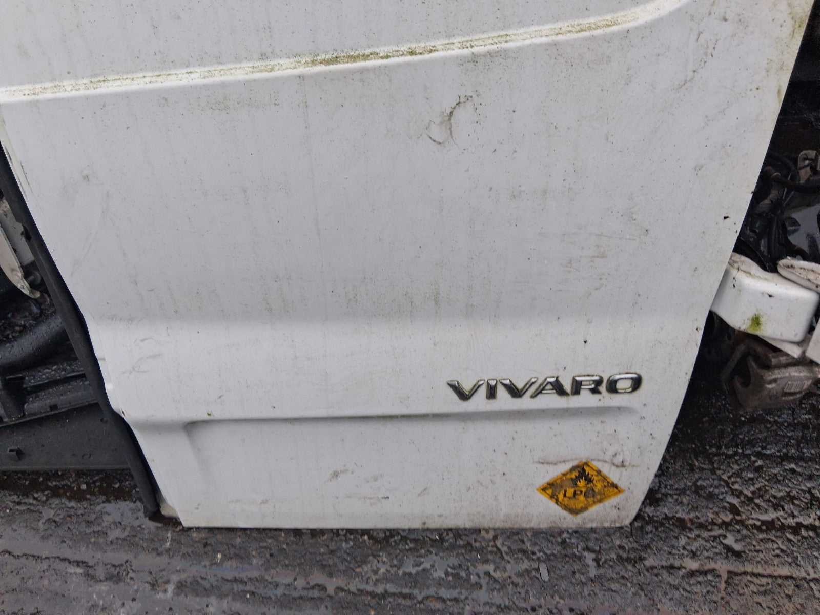 2005 VAUXHALL VIVARO MK1 OSR DRIVER SIDE REAR RIGHT COMPLETE DOOR WHITE
