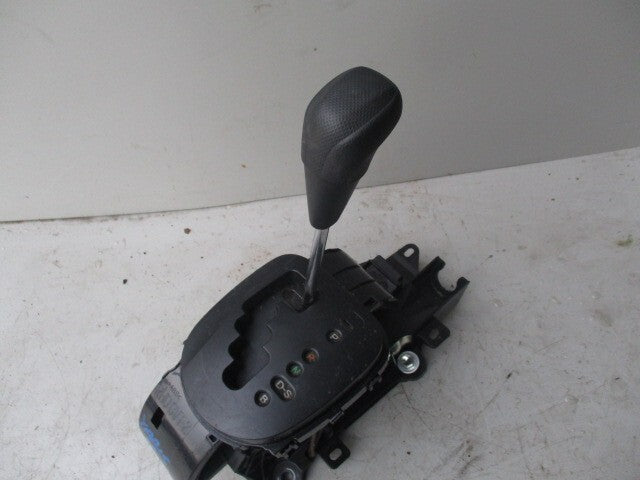 TOYOTA YARIS MK3 2016 AUTOMATIC GEARSTICK GEARSHIFTER