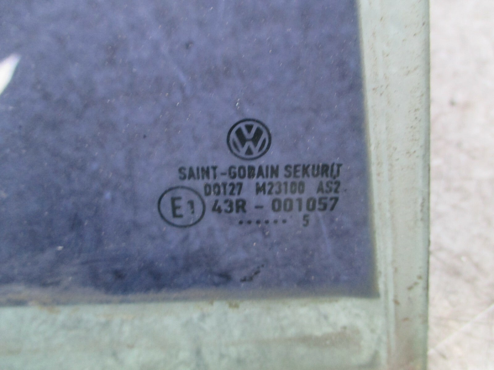 VOLKSWAGEN GOLF 2005 MK5 OSR REAR DRIVER SIDE QUARTER WINDOW GLASS