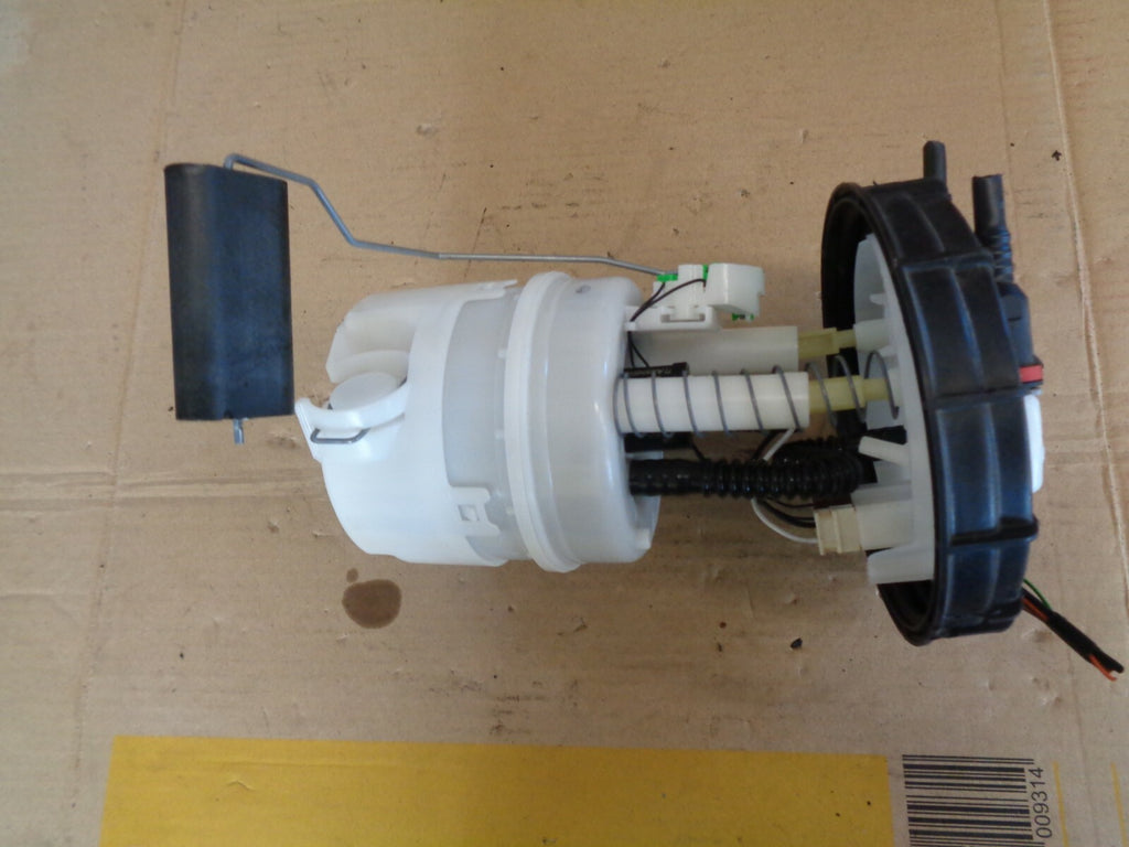 RENAULT CLIO CAPTUR FUEL SENDER UNIT FUEL PIMP 100102277