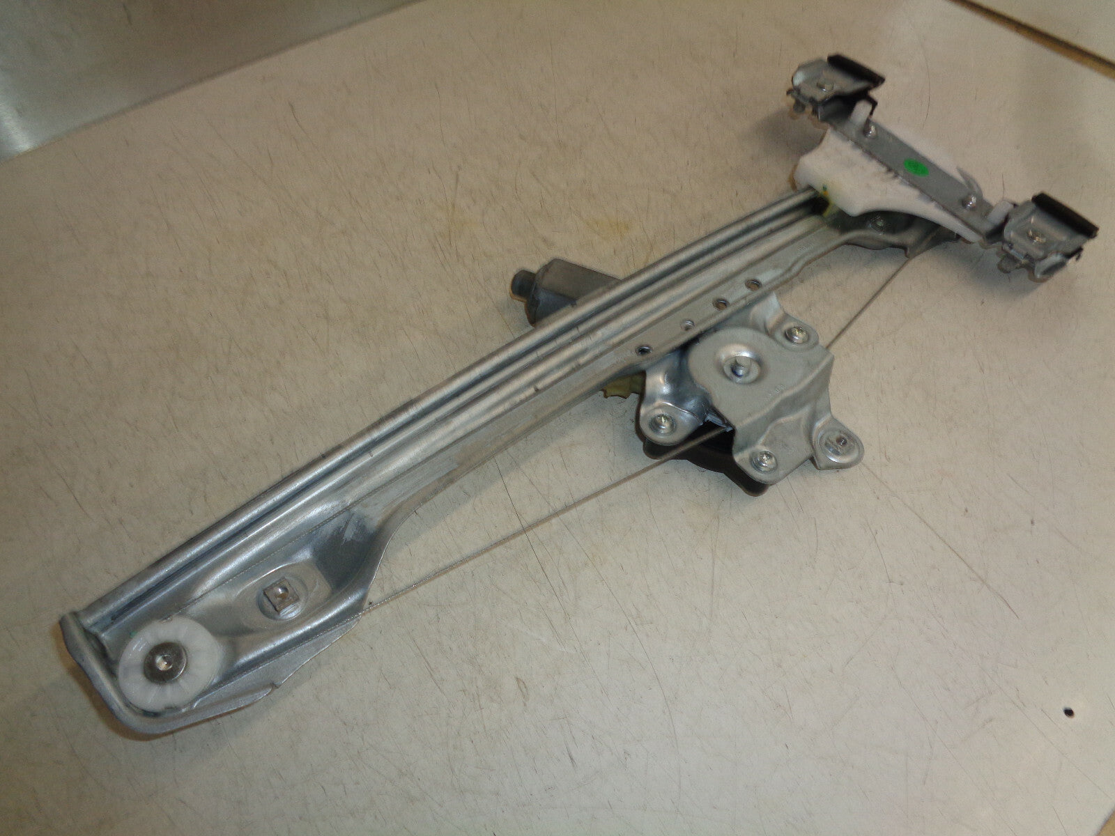 VAUXHALL VIVA 2017 OSF DRIVER SIDE FRONT DOOR WINDOW MOTOR 98810M2X10