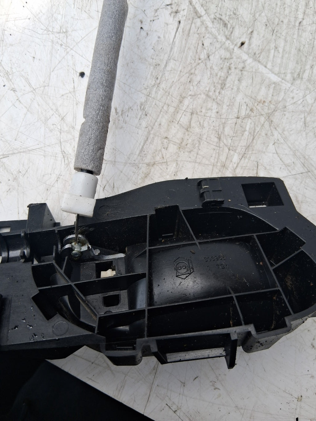 2017 PEUGEOT 208 FRONT DOOR LOCK MECHANISM AND HANDLE 9812500980
