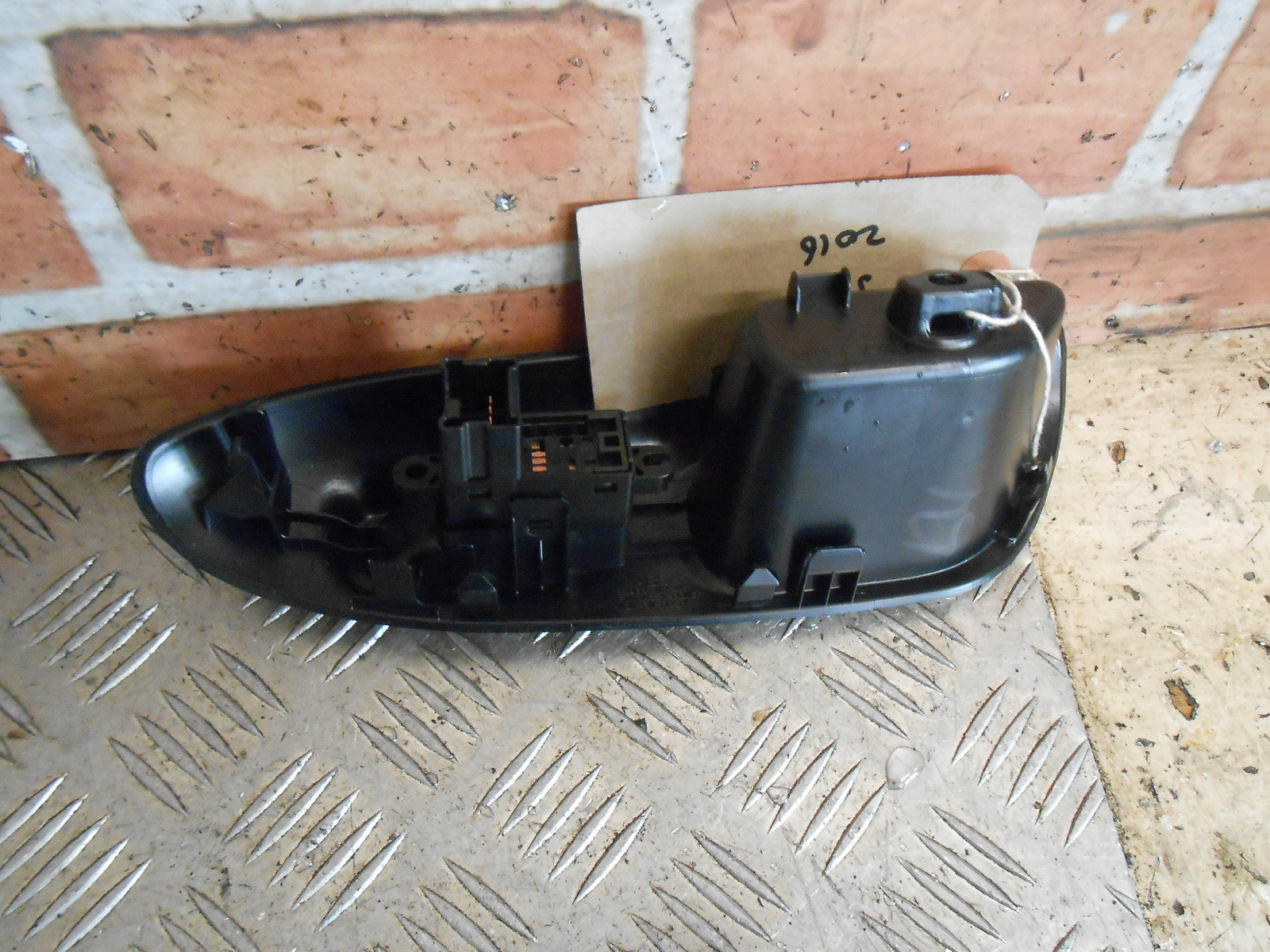 NISSAN JUKE 2016 OSR DRIVER REAR WINDOW CONTROL SWITCH BLACK TRIM 25411 1KL5A