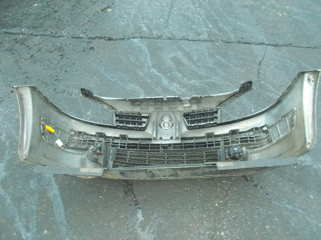 RENAULT MEGANE 2004 FRONT BUMPER LIGHT BEIGE/ SILVER 8200142000