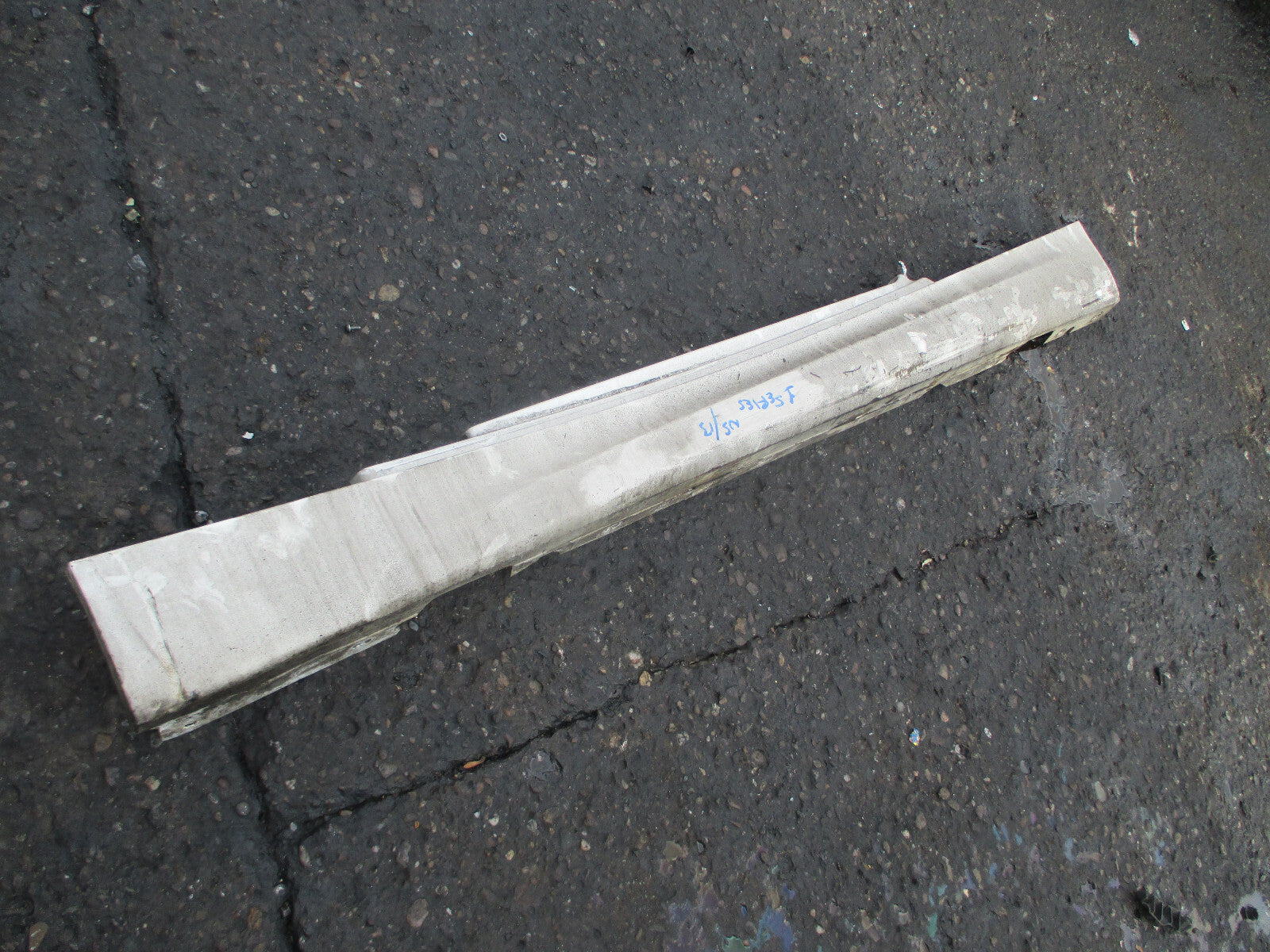 BMW 1 SERIES E88 2013 SPORT NS PASSENGER SIDE SIDE SKIRT ALPINE WHITE 300