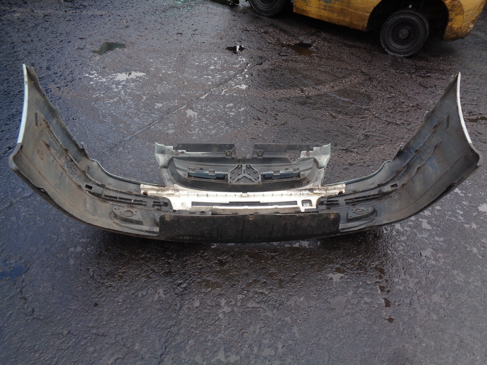 CITROEN C5 2003 ESTATE FRONT COMPLETE BUMPER + GRILL GREEN