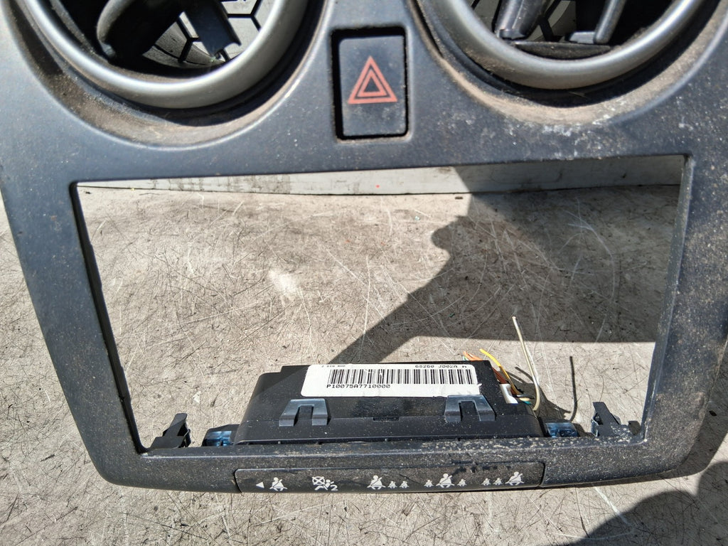 2008 NISSAN QASHQAI J10 MK1 FRONT DASHBOARD CENTRE AIR VENT WITH HAZARD SWITCH