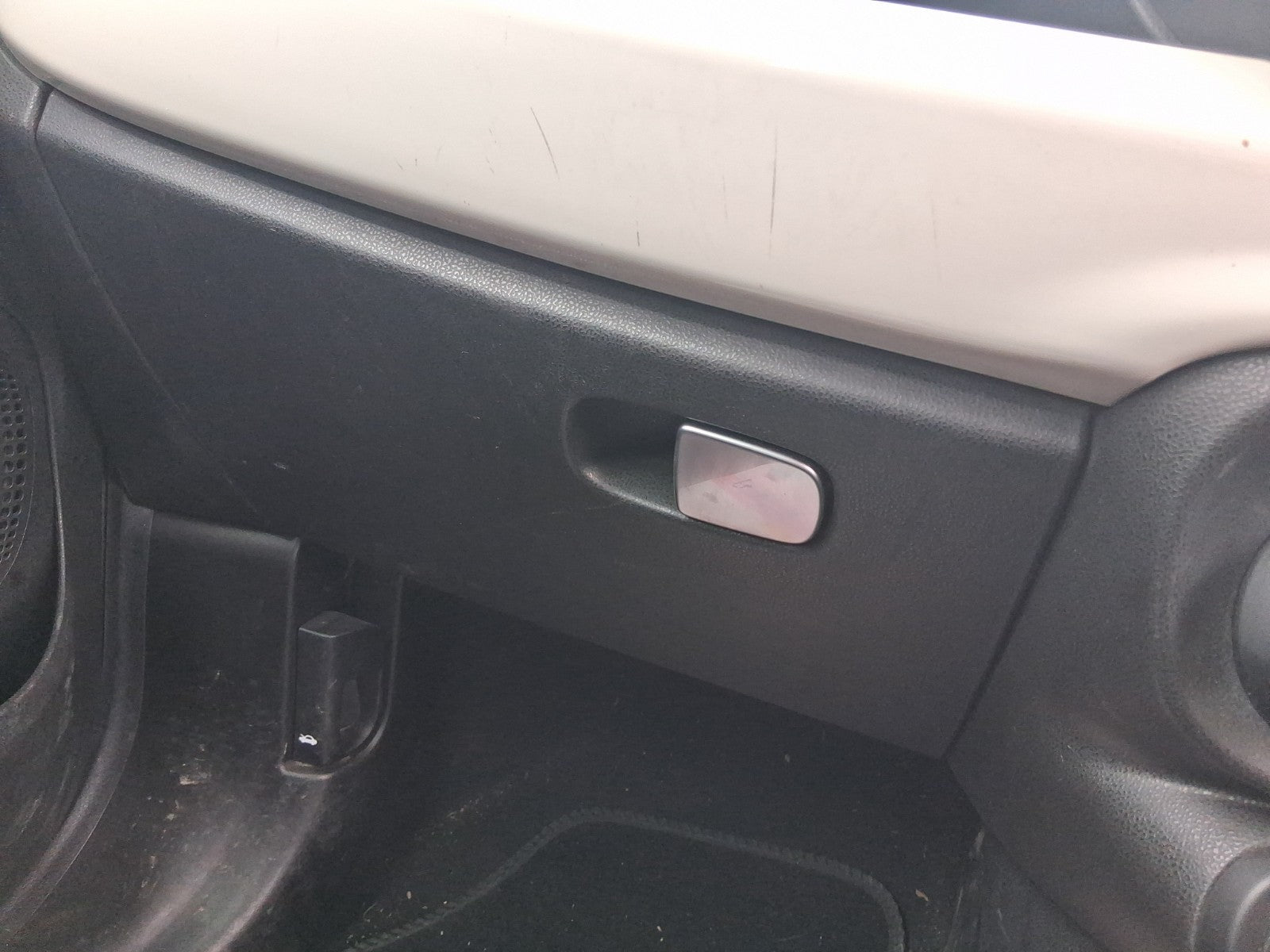 2019 FIAT 500L HATCH NS PASSENGER SIDE STORAGE COMPARTMENT GLOVE BOX