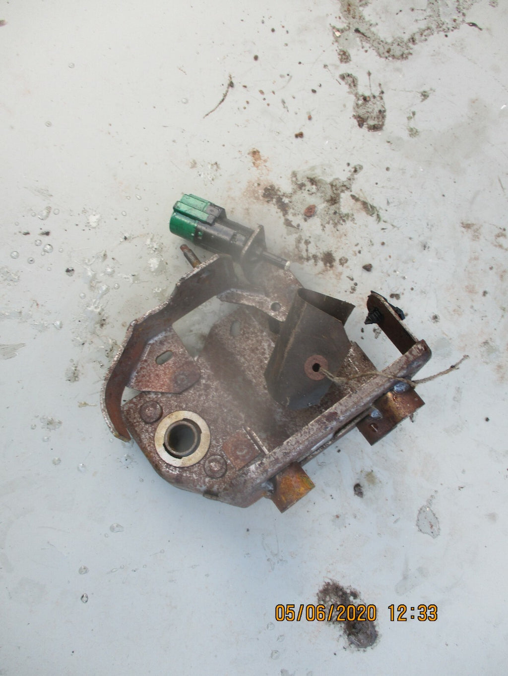 PEUGEOT 207 308 BRAKE LIGHT SWITCH 9670430580 WITH MOUNTING BRACKET PLATE