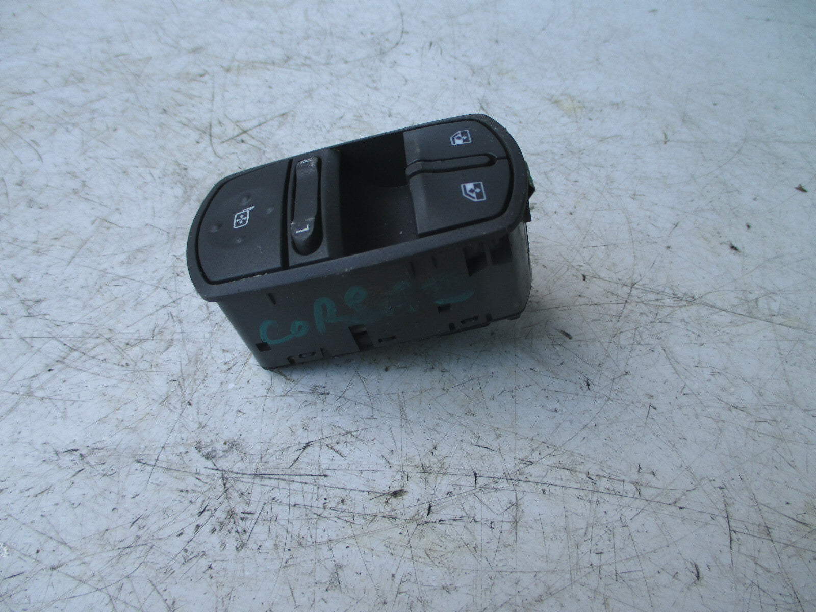 VAUXHALL CORSA D 2011 3 DOOR OS DRIVER SIDE WINDOW MIRROR SWITCH 13258521AA
