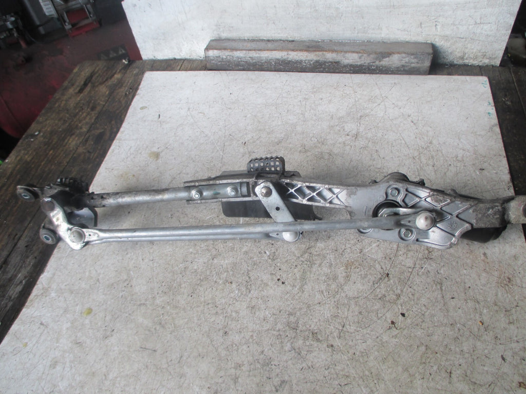 MAZDA 2 MK2 2014 FRONT WINDSCREEN WIPER MOTOR