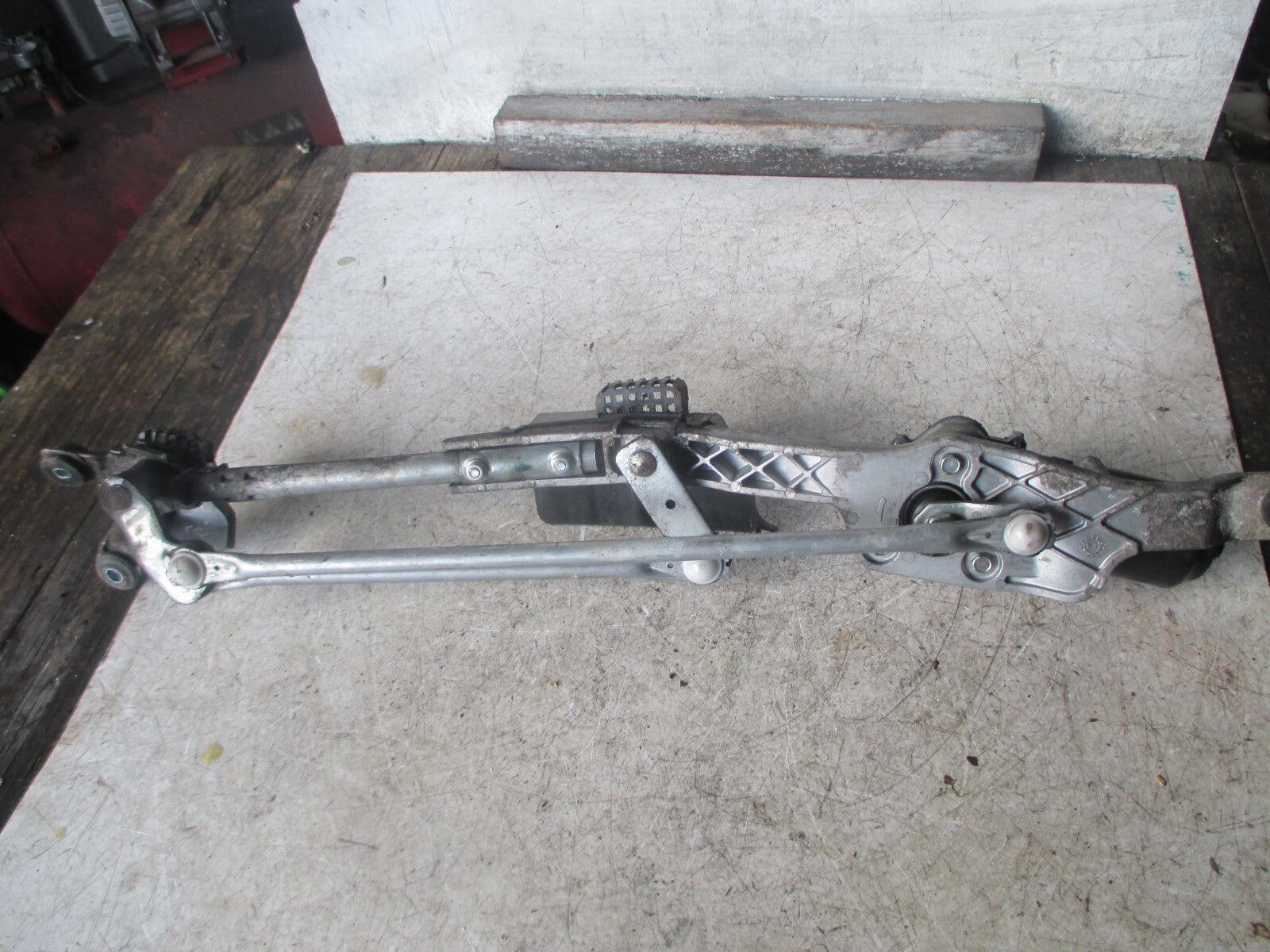 MAZDA 2 MK2 2014 FRONT WINDSCREEN WIPER MOTOR
