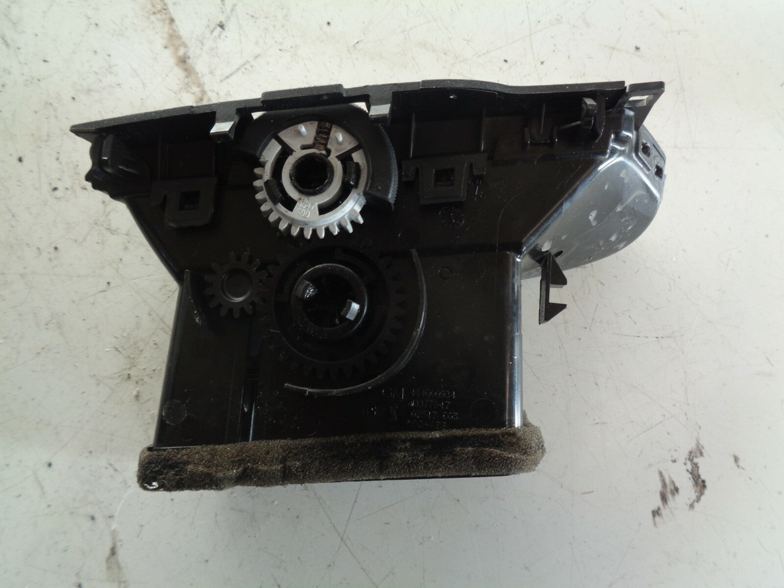 VAUXHALL CORSA E MK4 2016 1.2 NS PASSENGER SIDE DASH AIR VENT 13377947