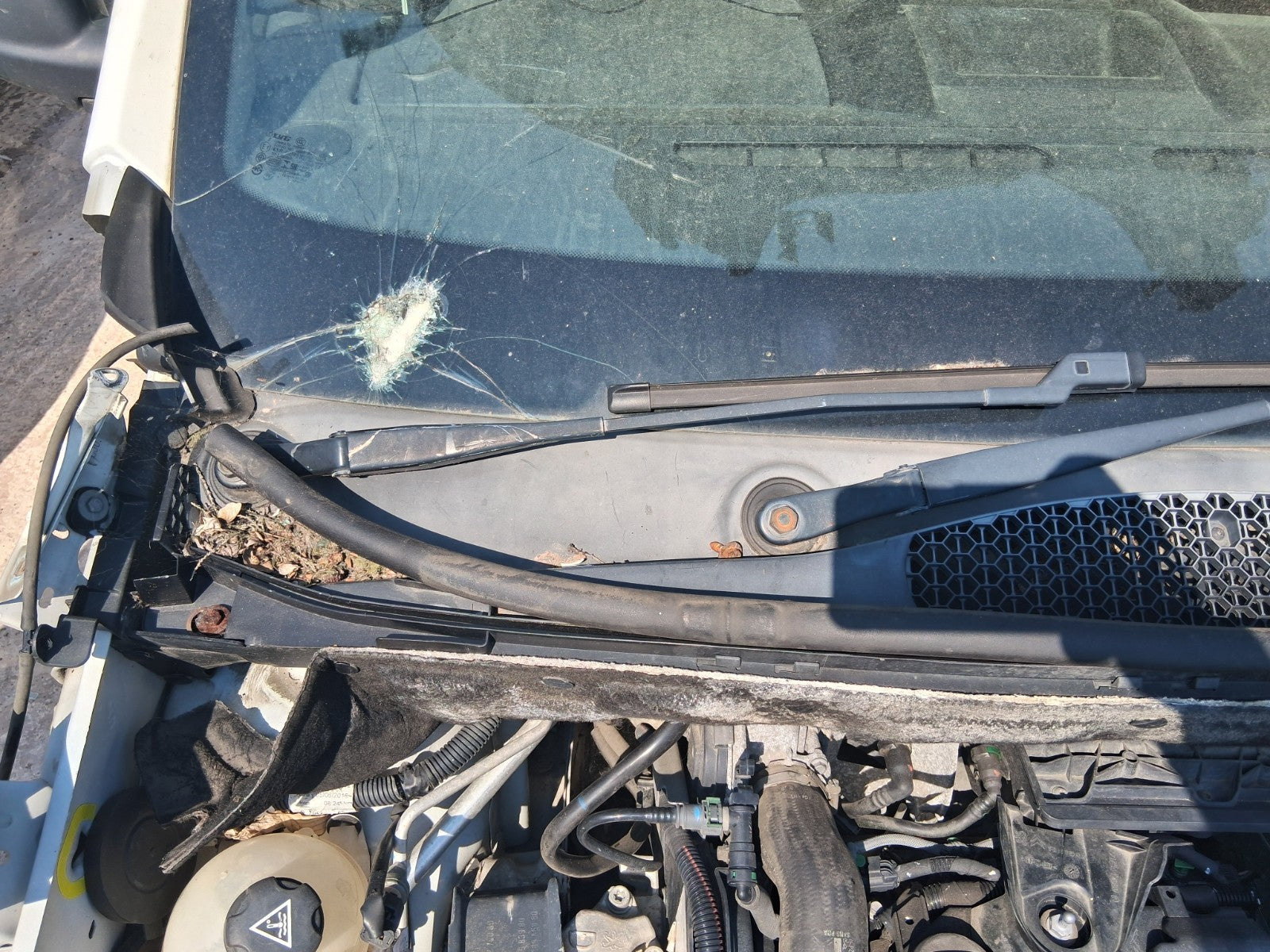 2015 PEUGEOT PARTNER MK2 FRONT WINDSCREEN WIPER MOTOR & LINKAGE