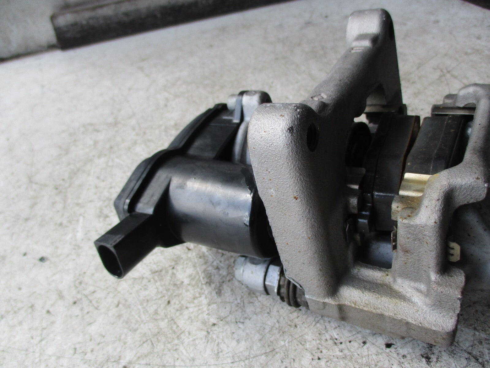 CITROEN C4 2021 LEFT REAR BRAKE CALIPER 9842295280