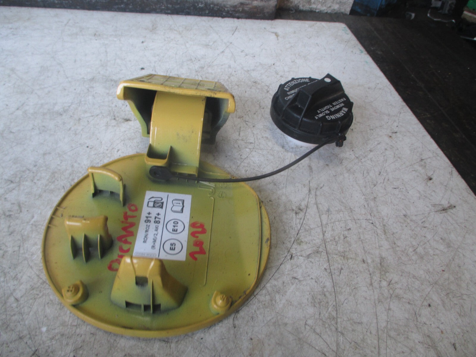 KIA PICANTO 2020 MK3 PETROL FUEL FILLER FLAP YELLOW METALLIC