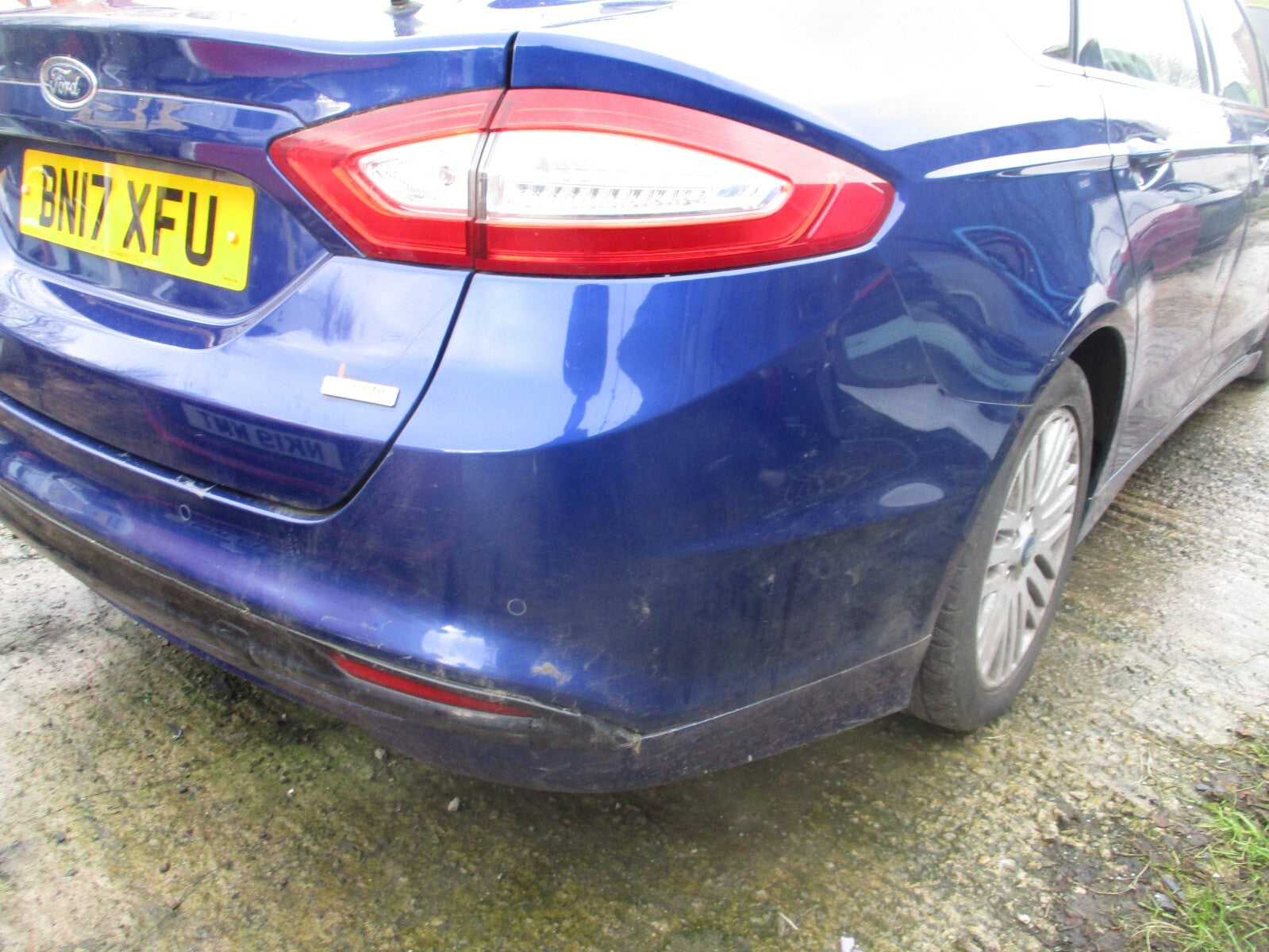 2017 FORD MONDEO MK5 HATCHBACK REAR COMPLETE BUMPER PDC SENDOR BLUE LD