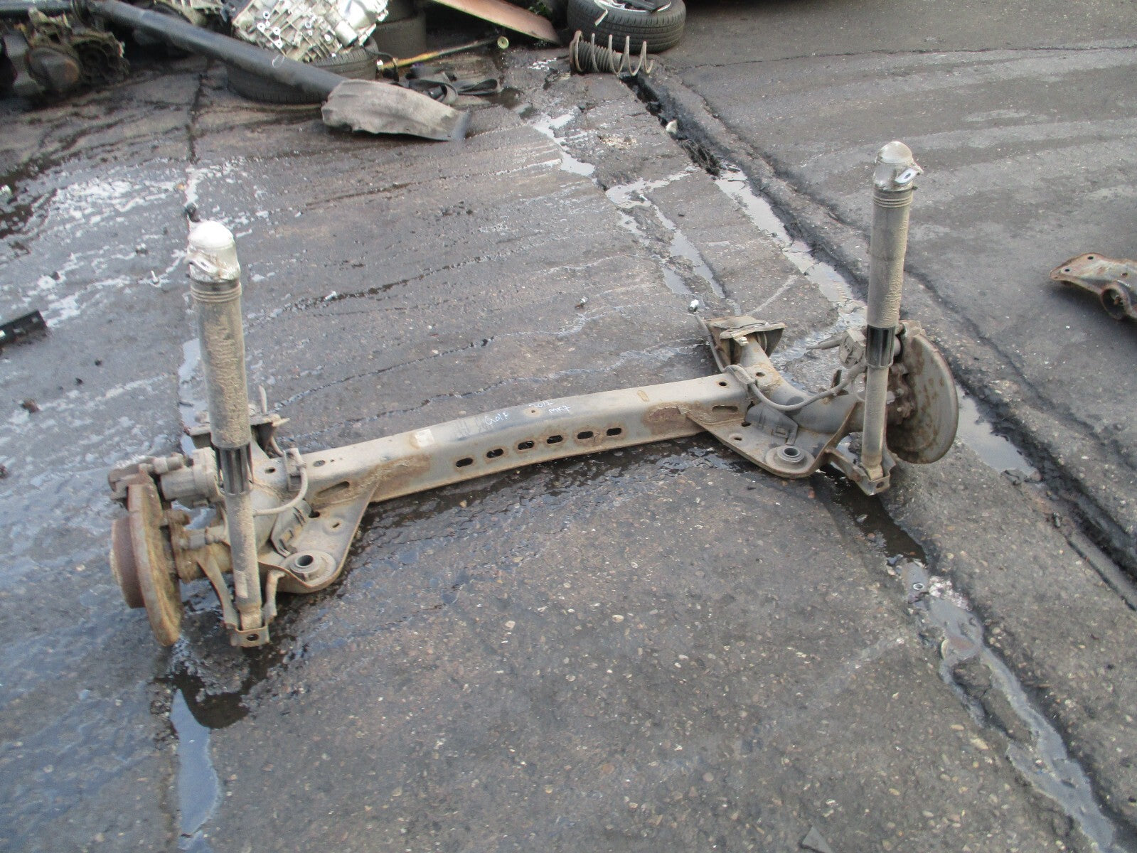 2012 VW VOLKSWAGEN GOLF MK7 REAR AXLE WITH DISCS