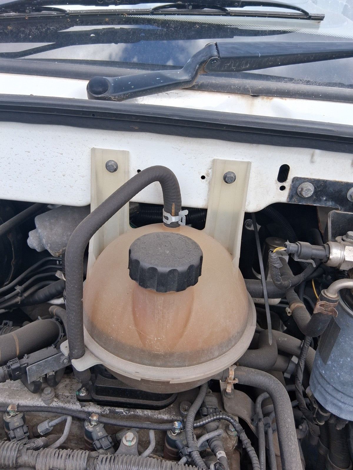 2020 SAIC LDV V80 COOLANT WATER EXPANSION OVERFLOW TANK
