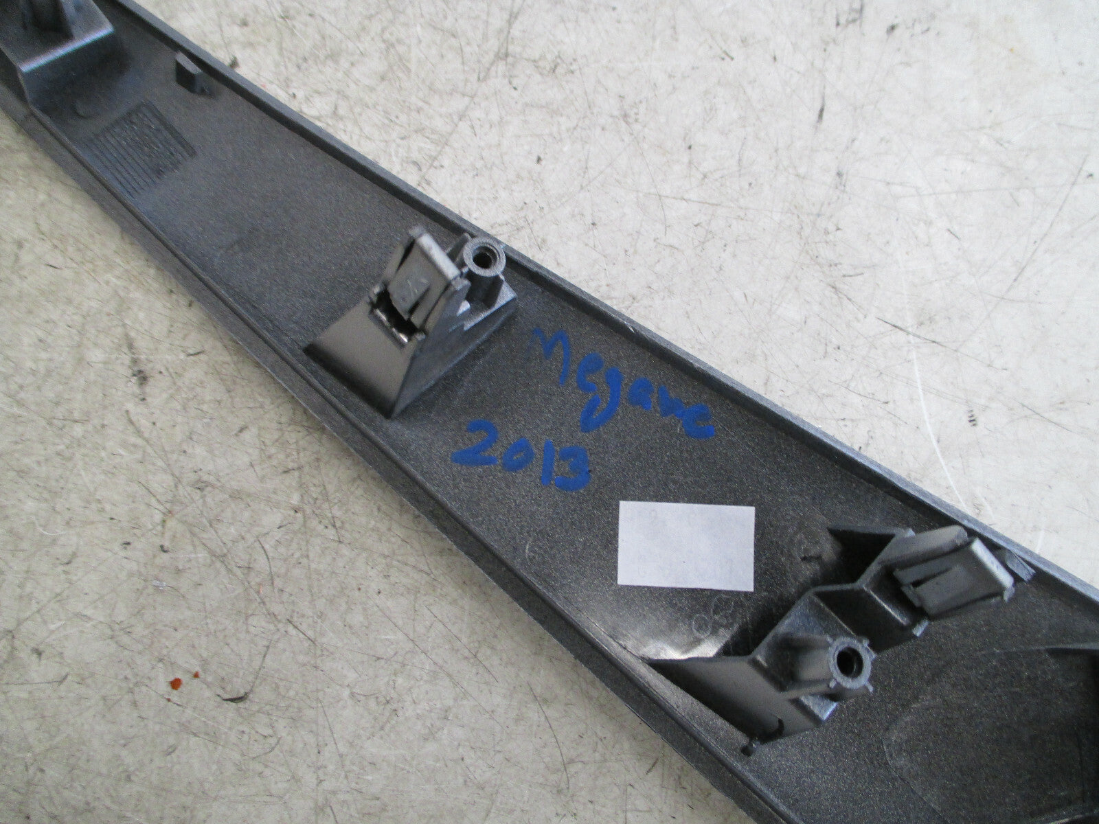 RENAULT MEGANE MK3 2013 PASSENGER SIDE DASHBOARD TRIM SILVER 684120008R